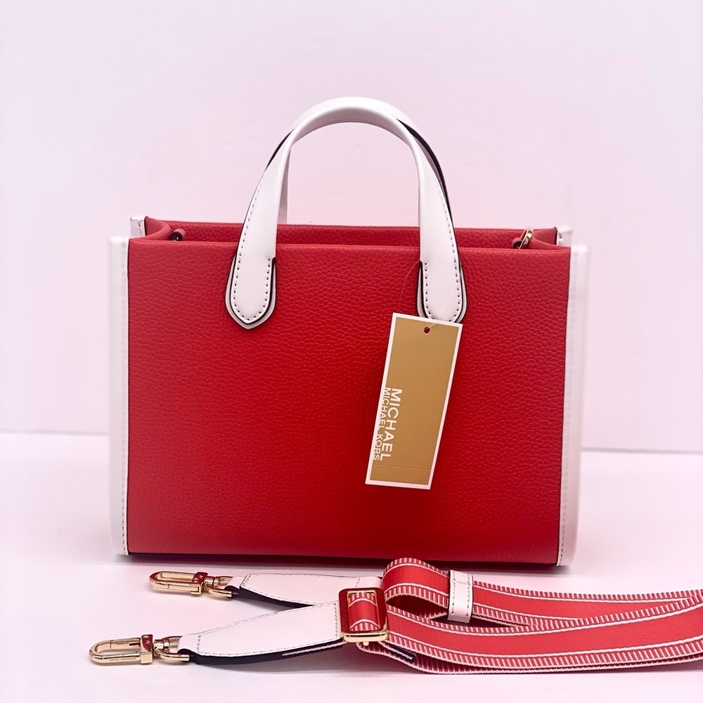 Michael Kors Gigi Small Messenger Crossbody Bag - Picture 2 of 15